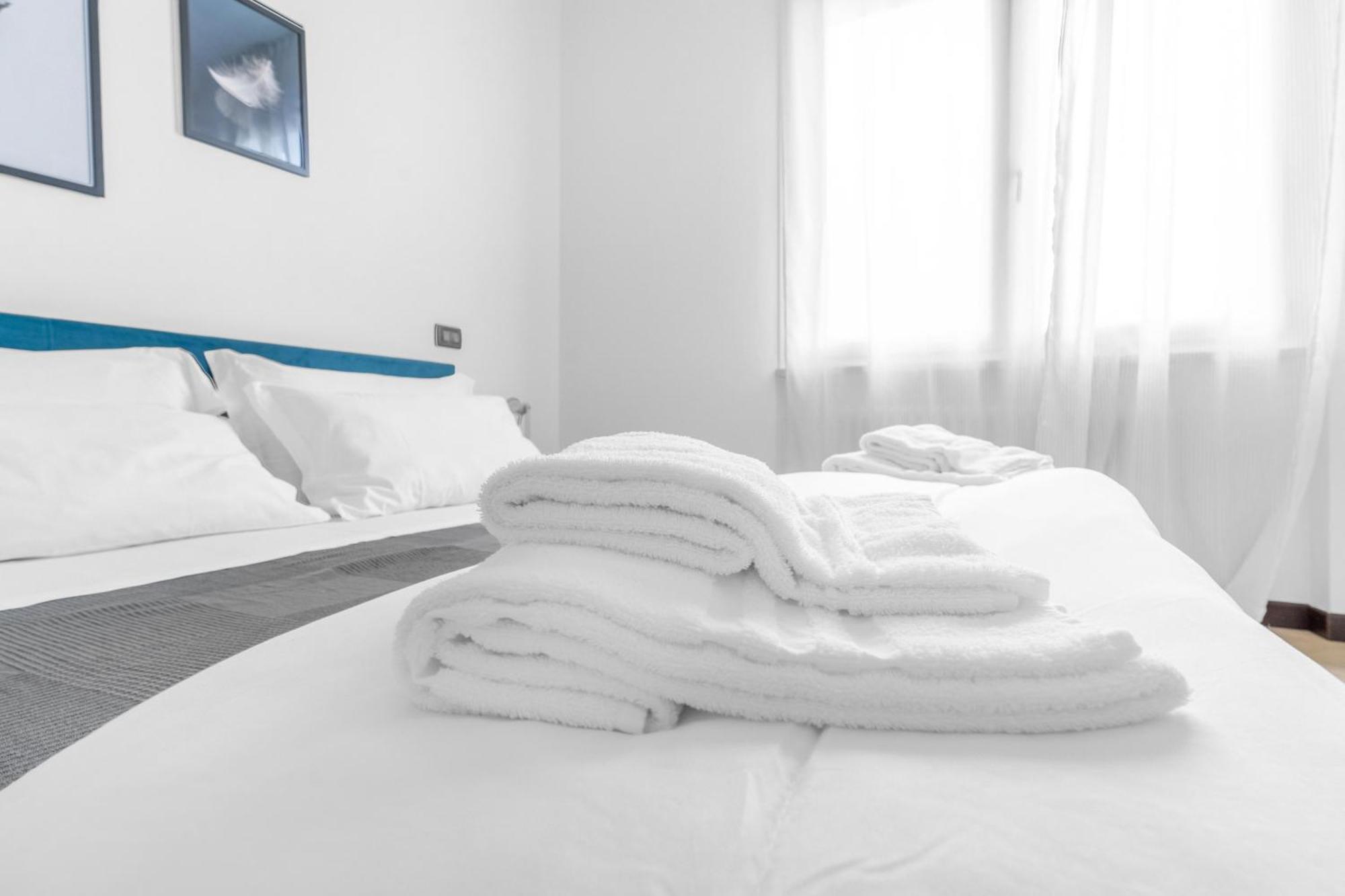 -Free Pool And Parking- Garda House Apartments Castelnuovo del Garda Luaran gambar